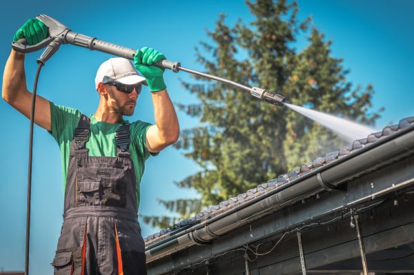 Cost of Gutter Washing in Estero